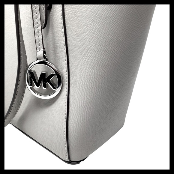 MICHAEL KORS Charlotte Large Saffiano Leather Tote Bag in Pearl Grey - Picture 4 of 11